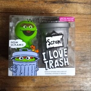 Sesame Street Oscar Wet & Wild Make Up Sponge & Case Set